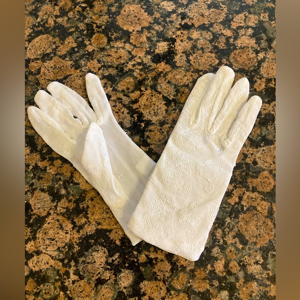 White evening gloves